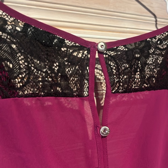 Tank Top - Dressy - Burgundy with Black Lace and Button back detail - Size M - Picture 4 of 5